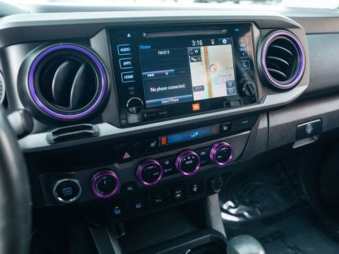 Used 2017 Toyota Tacoma TRD Off-Road image 37