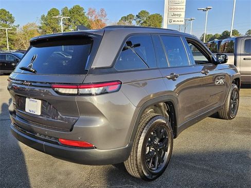 New 2025 Jeep Grand Cherokee Laredo image 11
