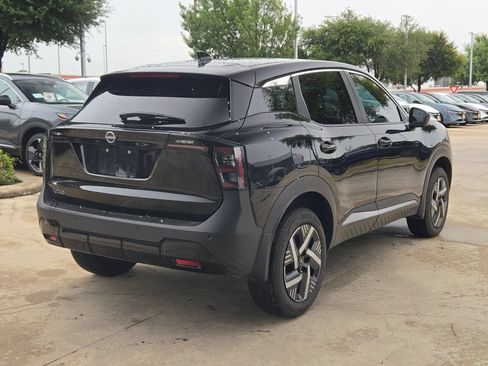 Certified 2025 Nissan Kicks SV FWD image 3