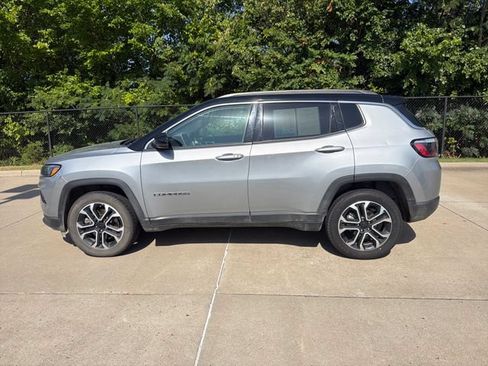 Used 2024 Jeep Compass Limited AWD/4WD image 2