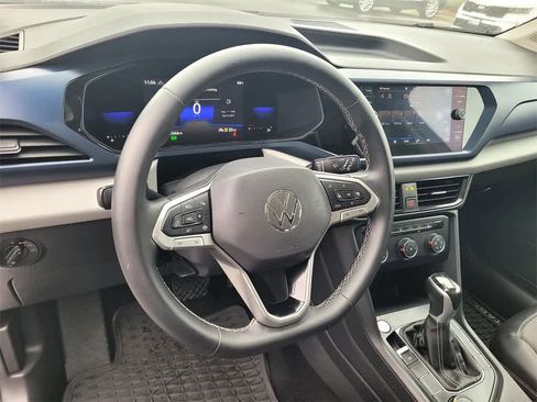 Used 2022 Volkswagen Taos SE w/ Panoramic Sunroof Package image 9