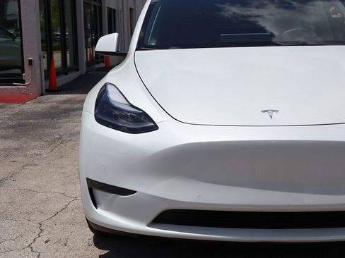 Used 2022 Tesla Model Y Performance AWD/4WD image 13