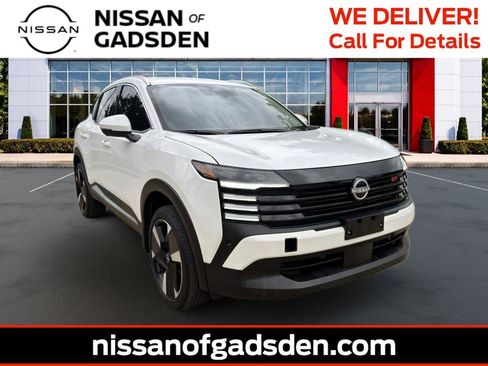 Used 2025 Nissan Kicks SR AWD/4WD image 1