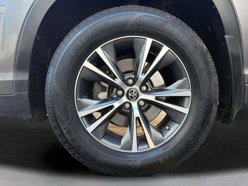 Used 2017 Toyota Highlander Plus image 29