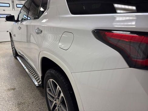 Used 2023 Chevrolet Traverse High Country AWD/4WD image 11