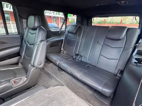 Used 2017 Cadillac Escalade ESV Platinum AWD/4WD image 10