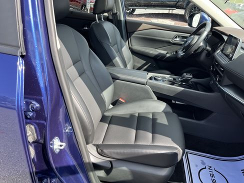 Used 2023 Nissan Rogue SV w/ SV Premium B Package AWD/4WD image 3
