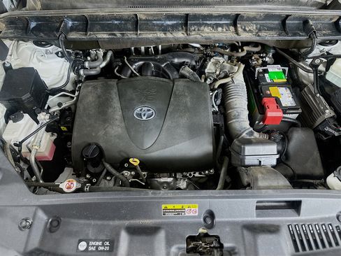 Used 2021 Toyota Highlander XLE FWD image 36