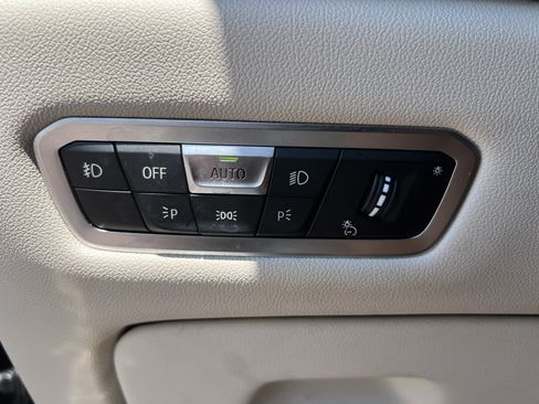 Used 2021 BMW X7 xDrive40i w/ Premium Package AWD/4WD image 37