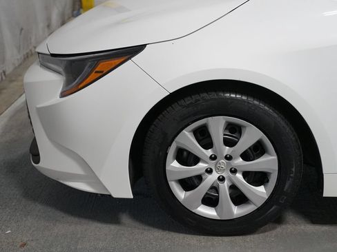 Used 2025 Toyota Corolla LE FWD image 5