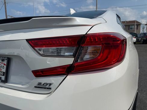 Used 2018 Honda Accord Touring image 30