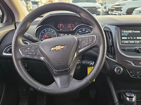 Used 2017 Chevrolet Cruze LT image 13