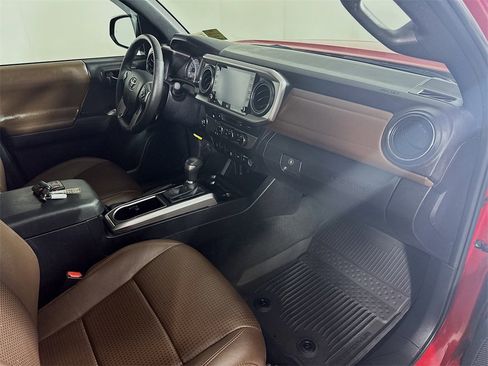 Used 2023 Toyota Tacoma Limited image 31