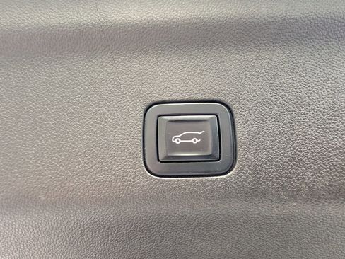 Used 2023 GMC Yukon XL AT4 w/ Technology Package AWD/4WD image 14
