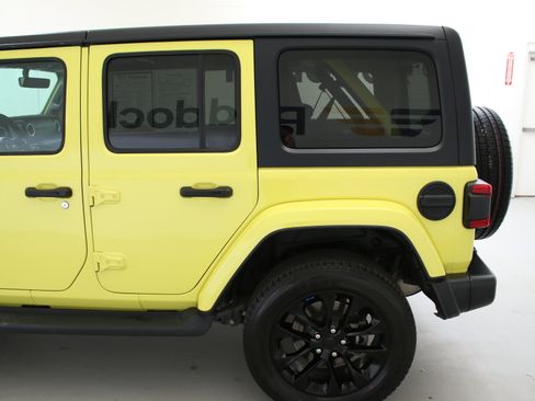 Used 2023 Jeep Wrangler Unlimited Sahara AWD/4WD image 6