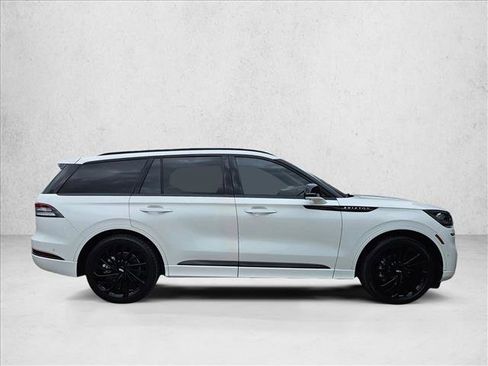 Used 2023 Lincoln Aviator Reserve w/ Equipment Group 201A RWD image 4