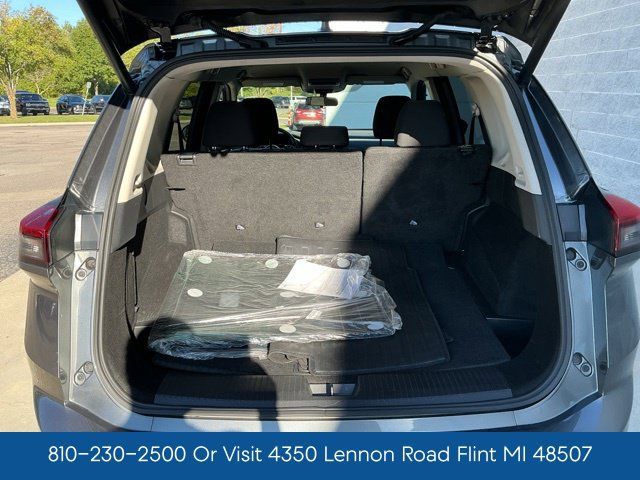 Used 2024 Nissan Rogue SV FWD image 25