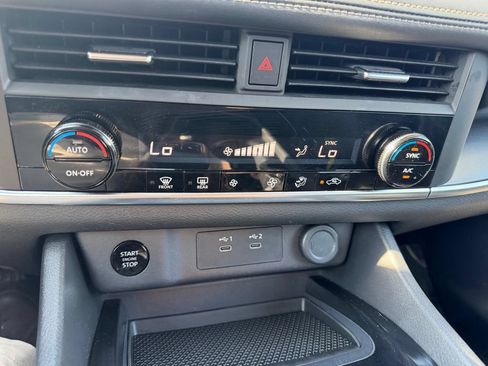 Used 2024 Nissan Rogue SV FWD image 22