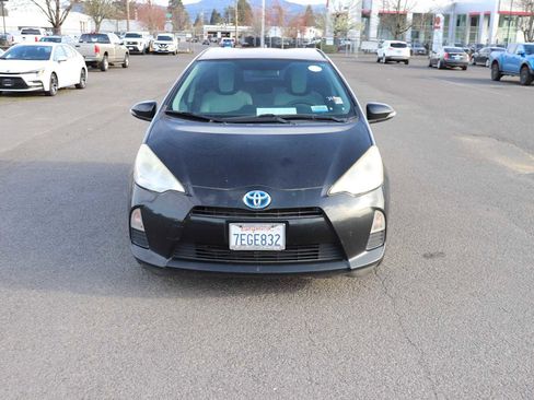 Used 2014 Toyota Prius C One image 2
