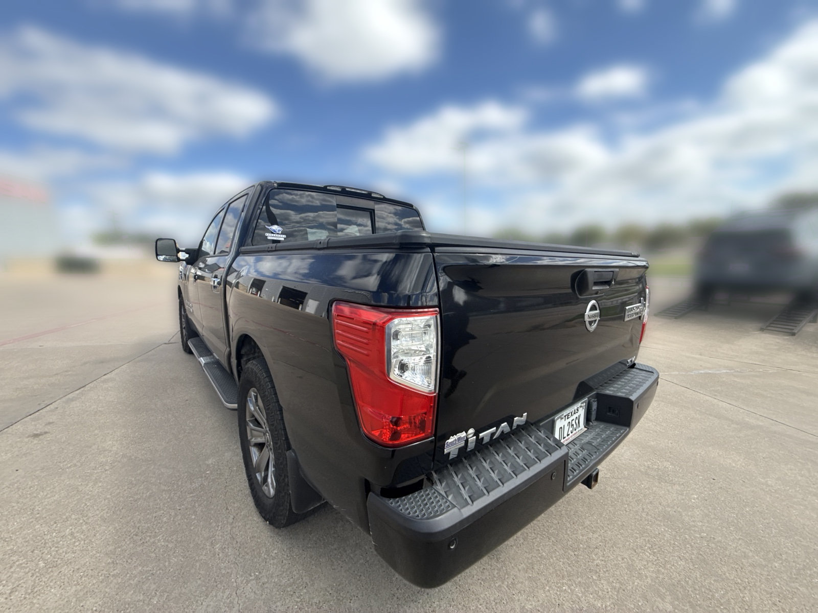 Used 2017 Nissan Titan SV RWD image 5