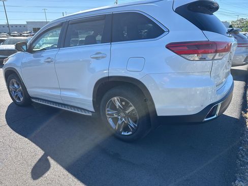 Used 2019 Toyota Highlander Limited Platinum AWD/4WD image 9