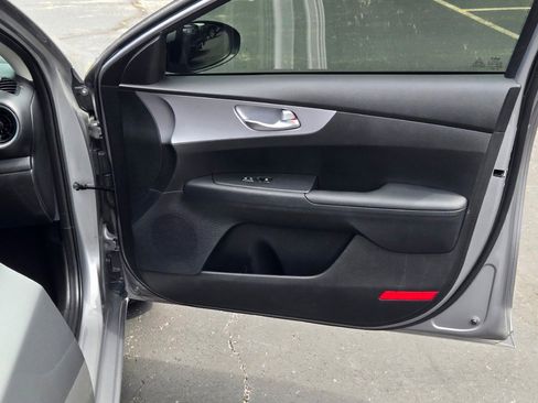 Used 2023 Kia Forte LXS image 5