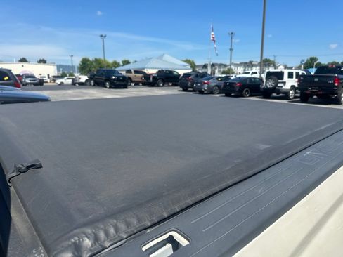 Used 2015 GMC Sierra 1500 SLT w/ SLT Crew Cab Value Package AWD/4WD image 8