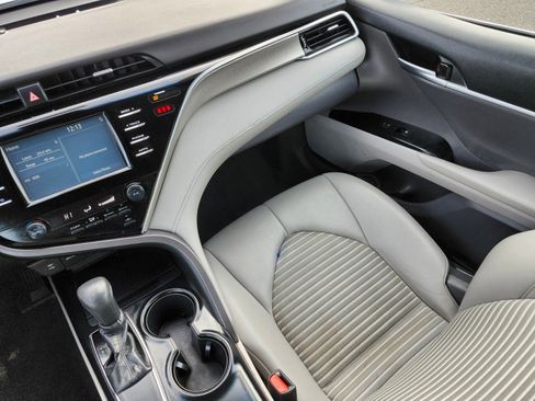Used 2018 Toyota Camry SE image 15