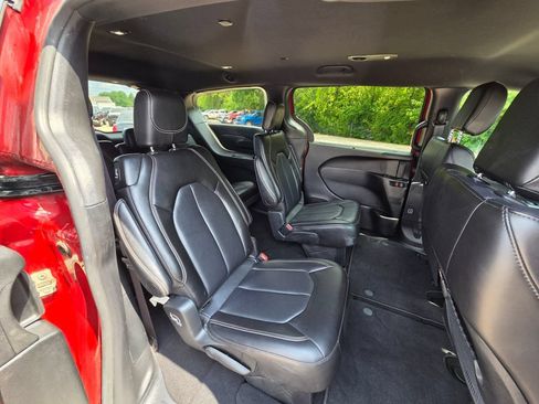 Used 2025 Chrysler Pacifica Select FWD image 33