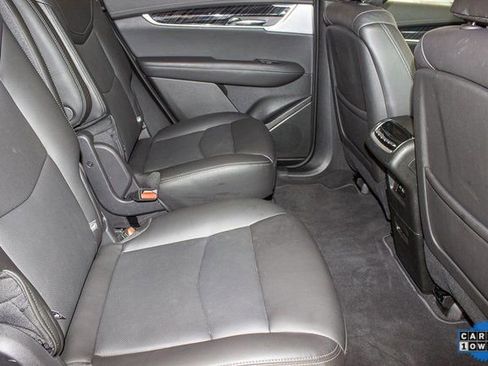 Used 2025 Cadillac XT6 Premium Luxury image 12