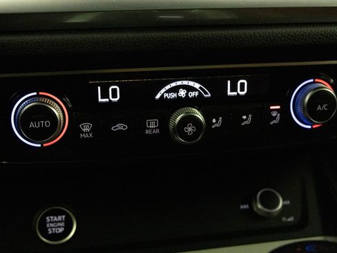 Used 2024 Audi Q3 2.0T Premium image 22