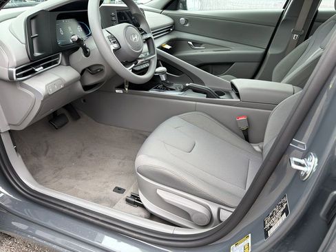 New 2026 Hyundai Elantra SE image 9