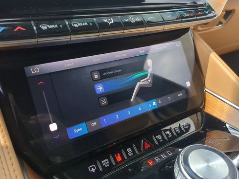 Used 2022 Jeep Grand Wagoneer Series III image 19