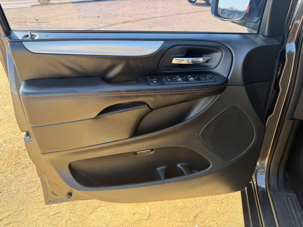 Used 2019 Dodge Grand Caravan GT FWD image 12