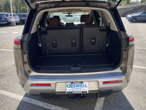 Used 2023 Nissan Pathfinder Platinum image 7