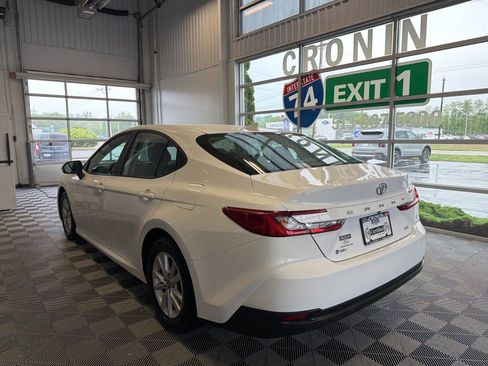 Used 2025 Toyota Camry LE FWD image 4