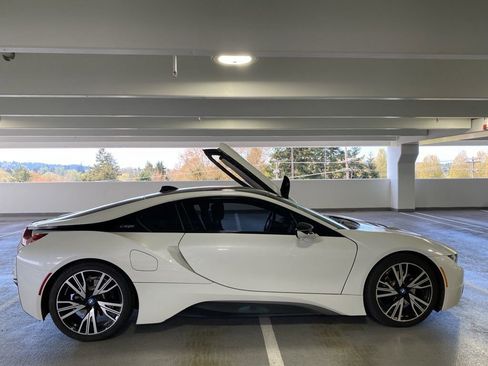 Used 2019 BMW i8 Coupe image 6
