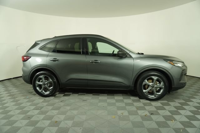 Used 2025 Ford Escape ST-Line FWD image 4