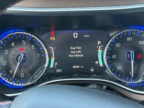 Used 2018 Chrysler Pacifica Touring-L Plus FWD image 38