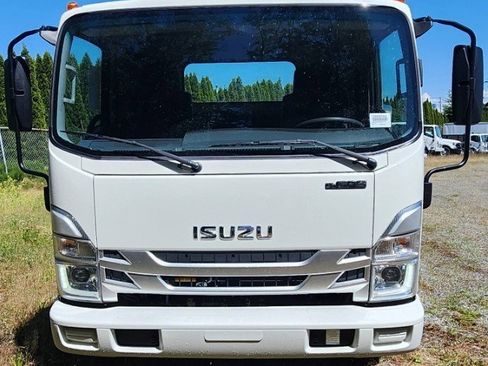 New 2025 Isuzu NPR image 3