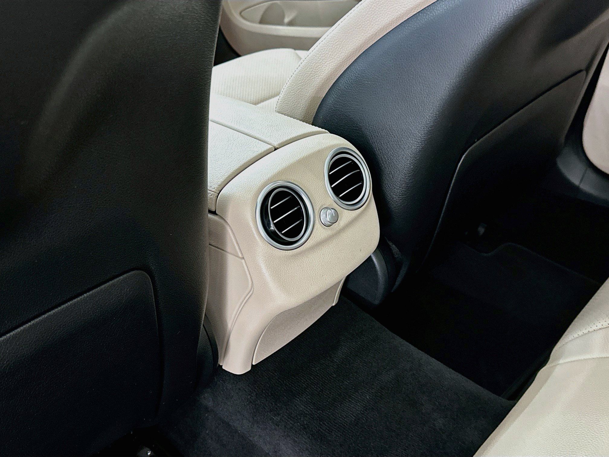 Used 2018 Mercedes-Benz C 300 4MATIC Sedan image 29