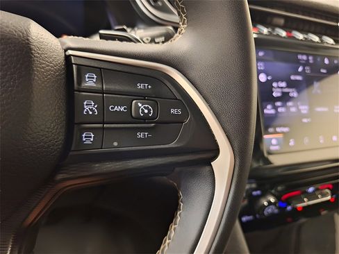 Used 2023 Jeep Grand Cherokee L Laredo image 20