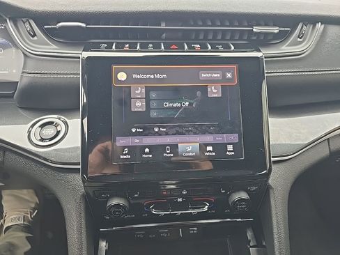 Used 2023 Jeep Grand Cherokee L Laredo image 12