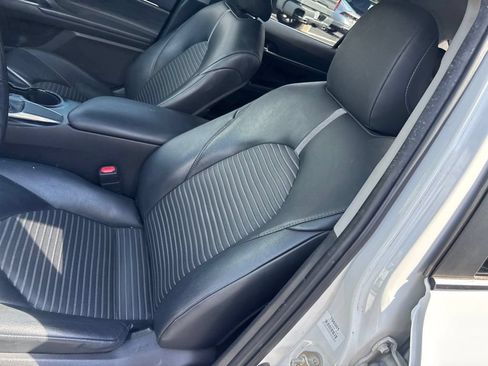 Used 2019 Toyota Camry SE FWD image 14