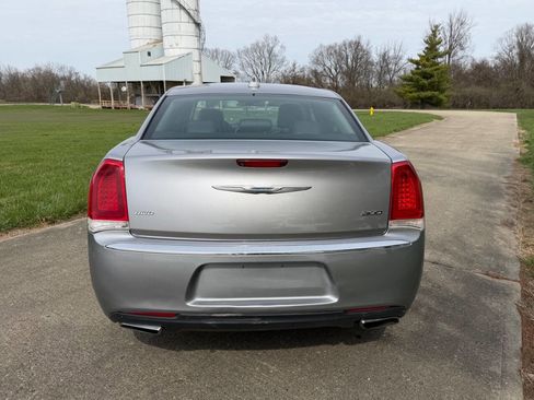 Used 2015 Chrysler 300 Limited w/ Driver Convenience Group image 4