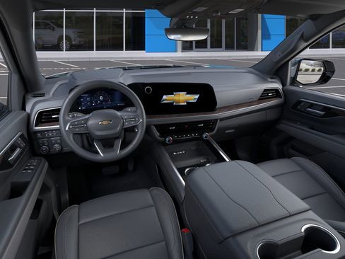 New 2025 Chevrolet Suburban Premier image 39