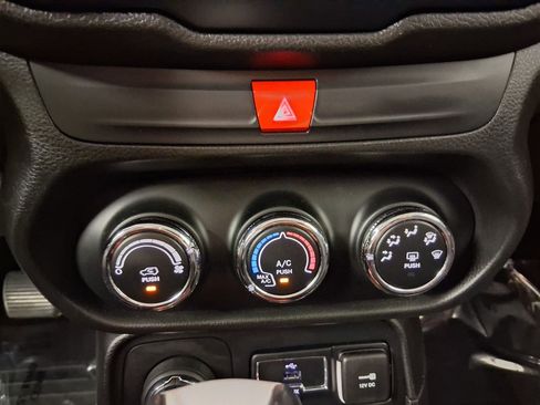 Used 2016 Jeep Renegade Trailhawk AWD/4WD image 17