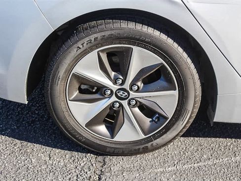 Used 2019 Hyundai Ioniq Electric image 12