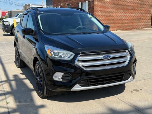 Used 2017 Ford Escape SE w/ Equipment Group 201A FWD image 3