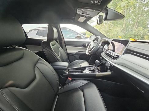 Used 2025 Jeep Compass Limited AWD/4WD image 4
